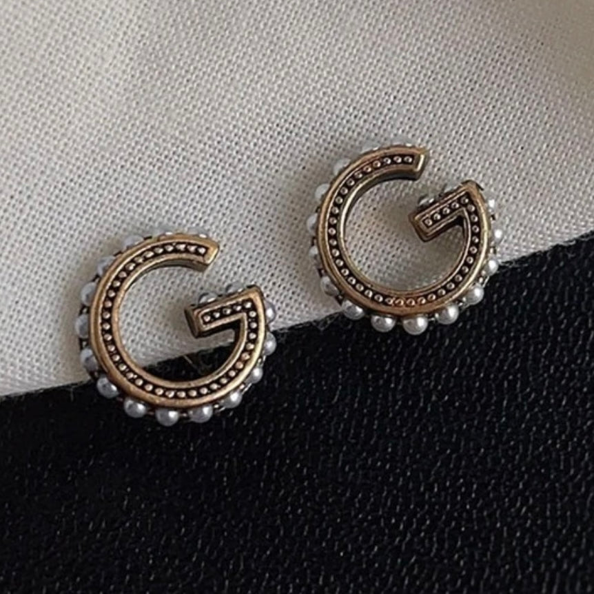 Baby G Stud earrings