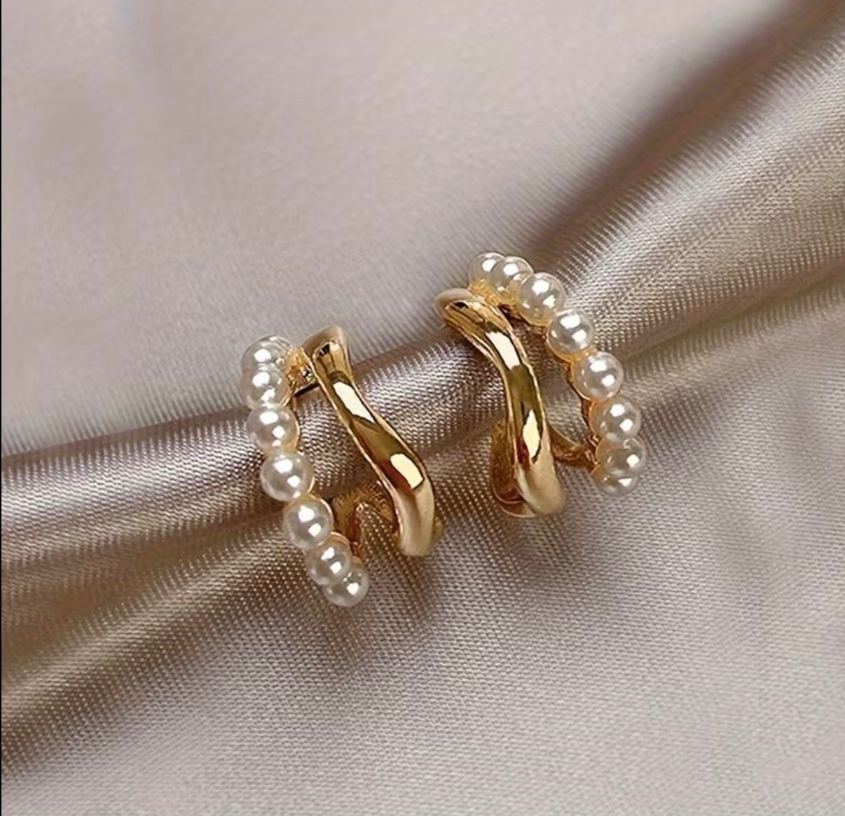 Mini pearl and gold hoops
