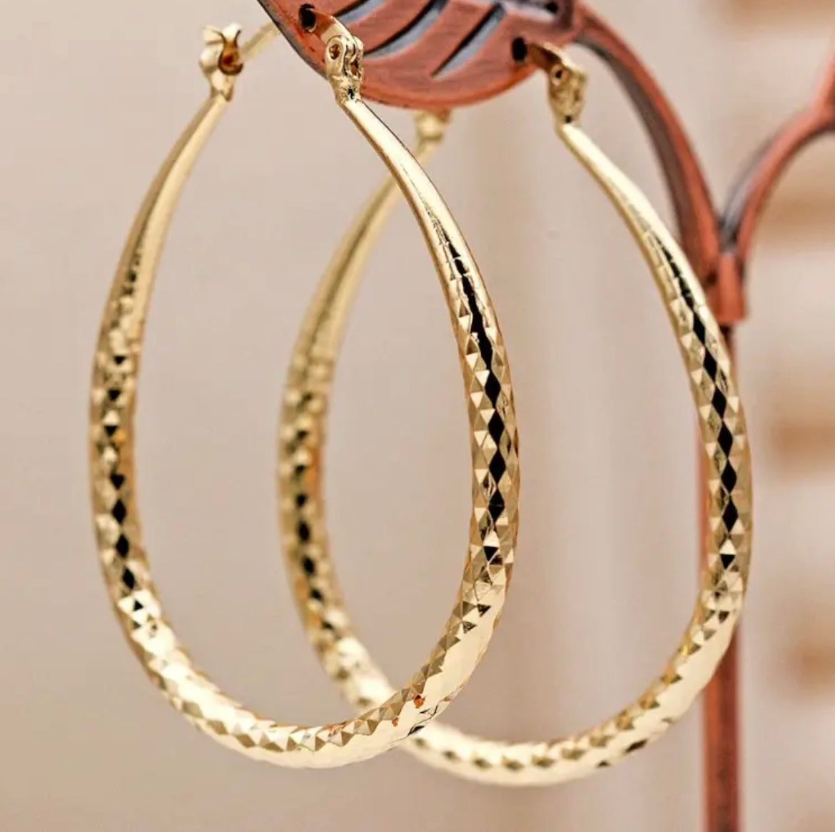 Oval gold hoops